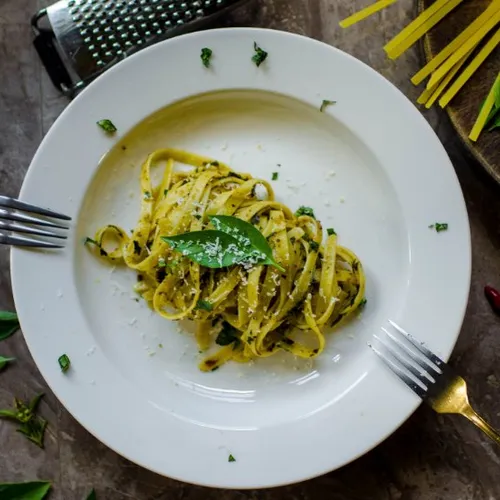 Tagliatelle au pesto