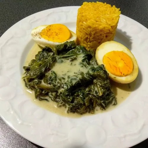 Épinards frais aux oeufs et son riz à l'indienne