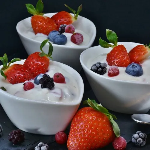Dessert gourmand au fromage blanc et fruits rouges