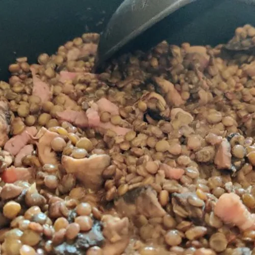 Lentilles aux lardons et champignons de paris