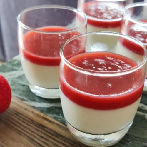 Panna cotta au coulis de fraises